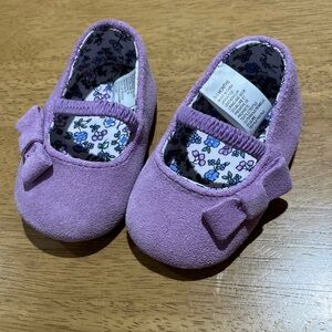 0-3 months purple baby shoes. Janie & jack.